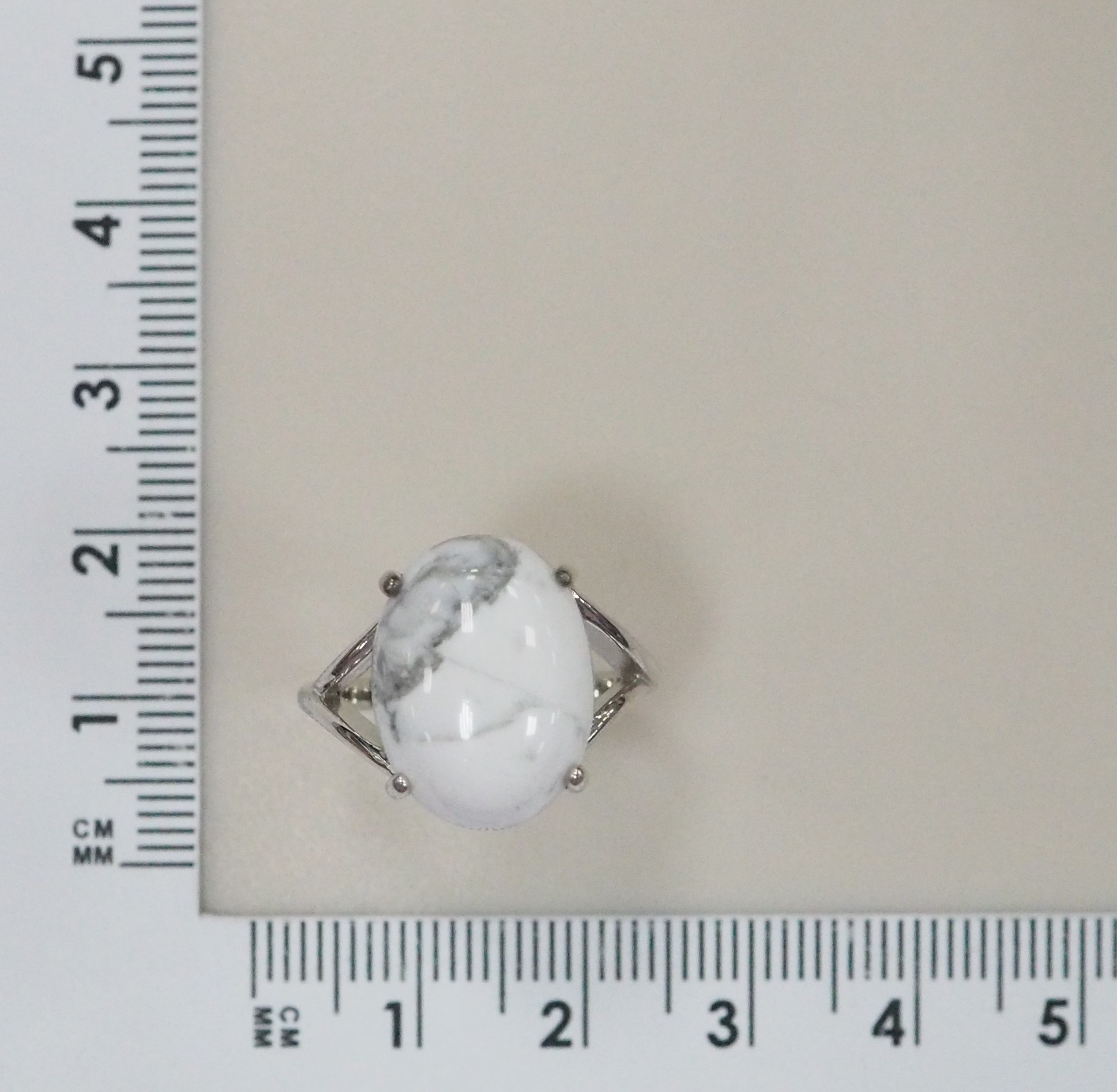 Серебряное кольцо с кахолонгом